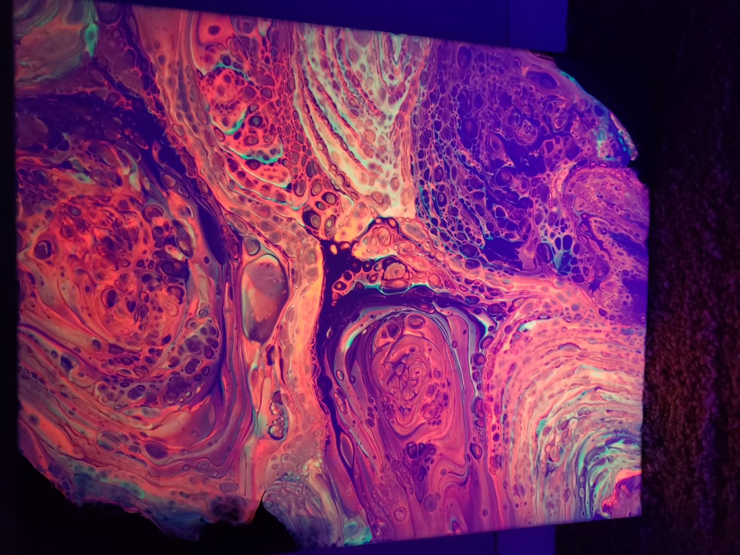 Black light in Fluorescent pour Painting